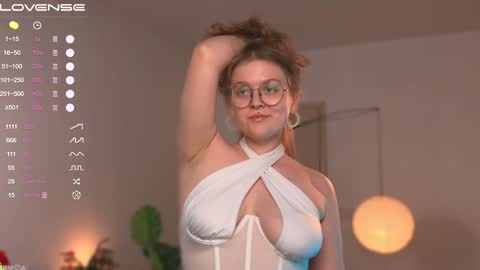 Snapshot of emilyforelsket chatting on 12/27/24, 03:59 Emily online show from 12/27/24, 03:59