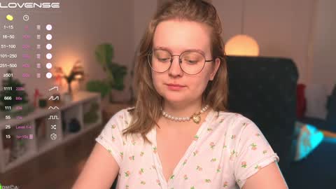 Snapshot of emilyforelsket chatting on 01/12/25, 12:12 Emily online show from 01/12/25, 12:12