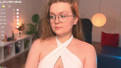 Snapshot of emilyforelsket chatting on 02/03/25, 12:25 Emily online show from 02/03/25, 12:25