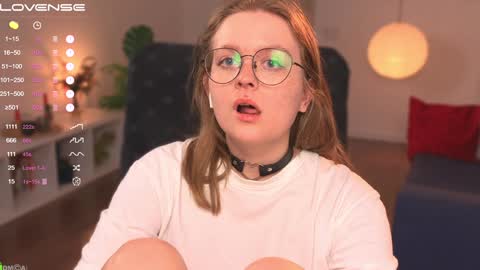 Snapshot of emilyforelsket chatting on 02/03/25, 06:28 Emily online show from 02/03/25, 06:28