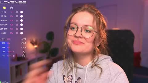 Snapshot of emilyforelsket chatting on 02/15/25, 06:33 Emily online show from 02/15/25, 06:33