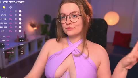 Snapshot of emilyforelsket chatting on 02/20/25, 12:36 Emily online show from 02/20/25, 12:36