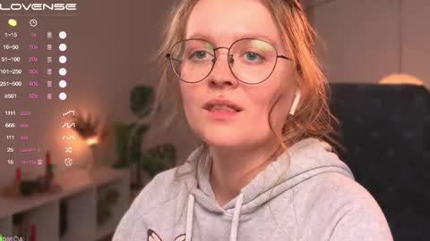 Snapshot of emilyforelsket chatting on 02/23/25, 06:23 Emily online show from 02/23/25, 06:23