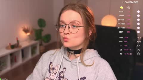 Snapshot of emilyforelsket chatting on 03/01/25, 12:34 Emily online show from 03/01/25, 12:34