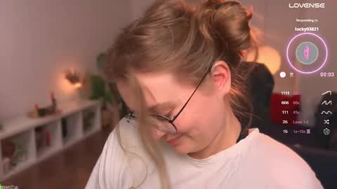 Snapshot of emilyforelsket chatting on 03/02/25, 03:37 Emily online show from 03/02/25, 03:37