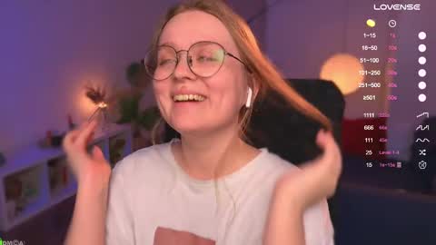 Snapshot of emilyforelsket chatting on 03/04/25, 06:07 Emily online show from 03/04/25, 06:07