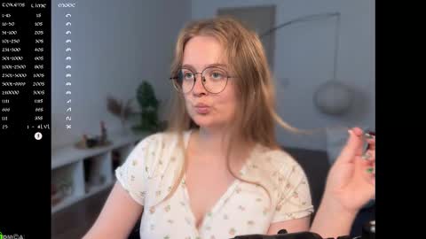 Snapshot of emilyforelsket chatting on 09/30/25, 12:10 Emily online show from 09/30/25, 12:10