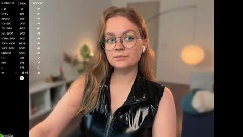 Snapshot of emilyforelsket chatting on 10/03/25, 11:07 Emily online show from 10/03/25, 11:07