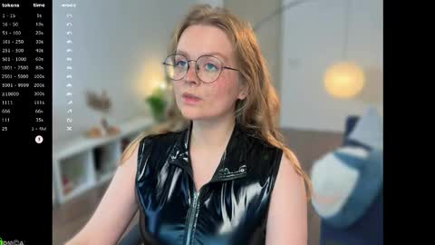 Snapshot of emilyforelsket chatting on 10/12/25, 12:04 Emily online show from 10/12/25, 12:04