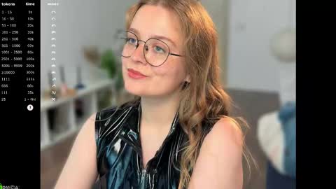 Snapshot of emilyforelsket chatting on 10/24/25, 12:23 Emily online show from 10/24/25, 12:23