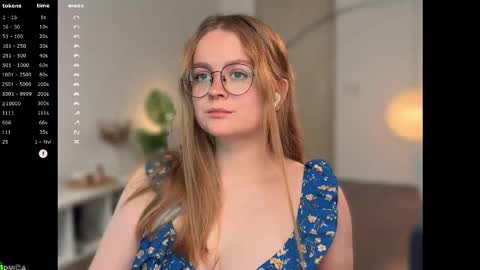 Snapshot of emilyforelsket chatting on 11/08/25, 12:05 Emily online show from 11/08/25, 12:05