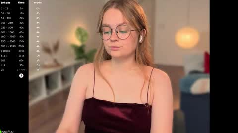 Snapshot of emilyforelsket chatting on 11/16/25, 12:33 Emily online show from 11/16/25, 12:33