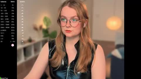 Snapshot of emilyforelsket chatting on 11/20/25, 12:16 Emily online show from 11/20/25, 12:16