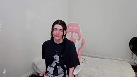 emilyfox5 online show from 09/30/25, 11:10