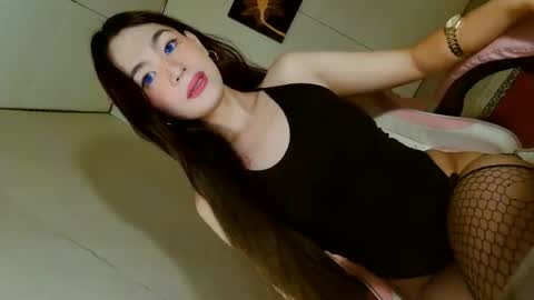 ariane online show from 10/10/25, 10:47