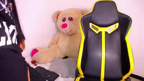 emilygoddess_ online show from 10/18/25, 12:06