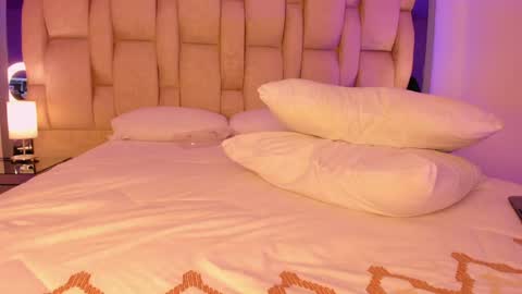 Snapshot of emilyhaan_ chatting on 12/11/24, 11:10 Emily online show from 12/11/24, 11:10