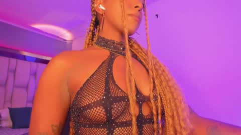 Snapshot of emilyhaan_ chatting on 01/29/25, 07:32 Emily online show from 01/29/25, 07:32