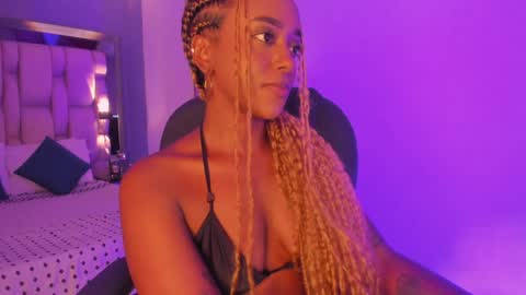 Snapshot of emilyhaan_ chatting on 01/30/25, 08:10 Emily online show from 01/30/25, 08:10