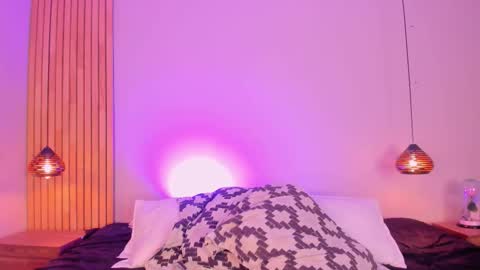 Snapshot of emilyhaan_ chatting on 11/11/25, 07:58 Emily online show from 11/11/25, 07:58