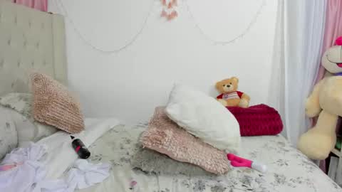 Snapshot of emilyharrix chatting on 02/17/25, 12:54 Emily online show from 02/17/25, 12:54