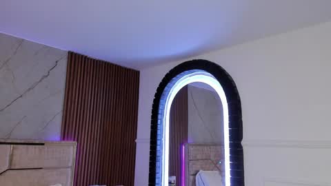 Emily Hendrix online show from 12/28/24, 10:34