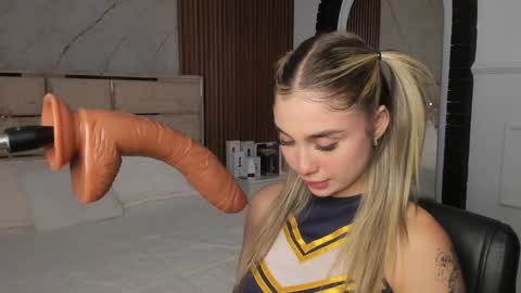 Emily Hendrix online show from 01/24/25, 08:43