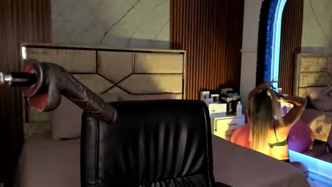 Emily Hendrix online show from 09/25/25, 07:50