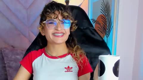 Snapshot of emilyjonesss_ chatting on 03/13/26, 08:15 Emilyjonnes online show from 03/13/26, 08:15