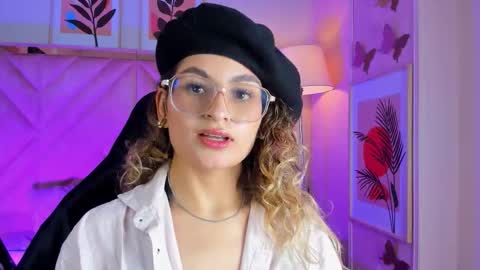 Snapshot of emilyjonesss_ chatting on 03/19/26, 08:46 Emilyjonnes online show from 03/19/26, 08:46