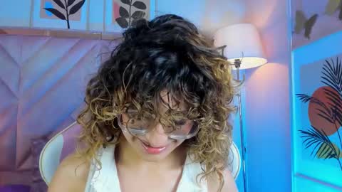 Snapshot of emilyjonesss_ chatting on 03/26/26, 08:14 Emilyjonnes online show from 03/26/26, 08:14