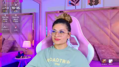 Snapshot of emilyjonesss_ chatting on 05/14/26, 08:59 Emilyjonnes online show from 05/14/26, 08:59