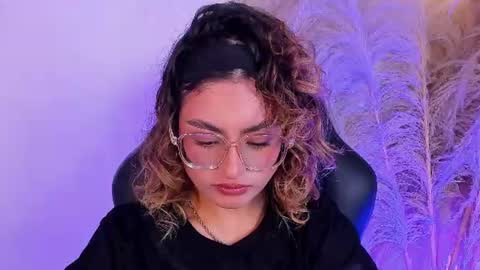 Snapshot of emilyjonesss_ chatting on 06/11/26, 03:59 Emilyjonnes online show from 06/11/26, 03:59