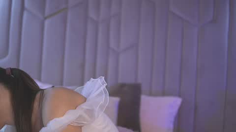 Emily online show from 01/06/25, 01:19