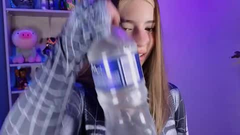 VALEEEN online show from 10/10/25, 04:50