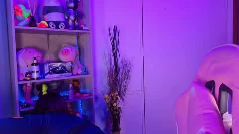 Snapshot of emilykarterr chatting on 05/02/26, 03:17 VALEEEN online show from 05/02/26, 03:17