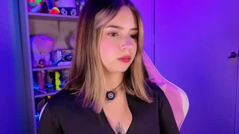 Snapshot of emilykarterr chatting on 05/09/26, 03:28 VALEEEN online show from 05/09/26, 03:28