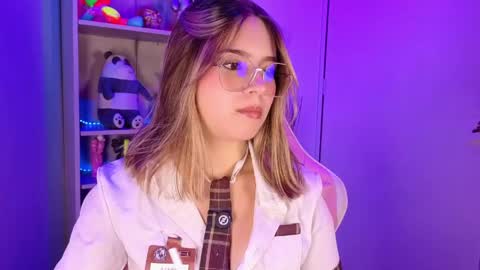 Snapshot of emilykarterr chatting on 05/28/26, 03:20 VALEEEN online show from 05/28/26, 03:20