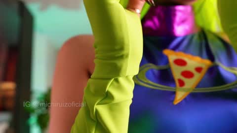 Snapshot of emilylittle chatting on 10/24/25, 04:09 emmy i see you 6pm online show from 10/24/25, 04:09