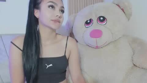 Snapshot of emilylittle___ chatting on 11/30/25, 12:53 EMI online show from 11/30/25, 12:53