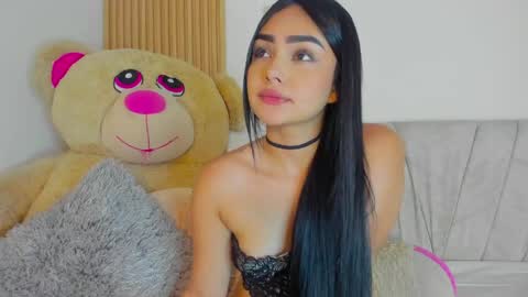 Snapshot of emilylittle___ chatting on 04/20/26, 10:33 EMI online show from 04/20/26, 10:33
