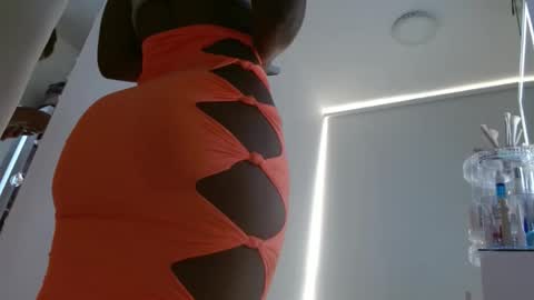 Snapshot of emilymonrro chatting on 01/19/25, 06:10 emily monrro online show from 01/19/25, 06:10