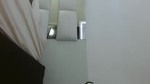 Snapshot of emilymonrro chatting on 01/28/25, 10:34 emily monrro online show from 01/28/25, 10:34