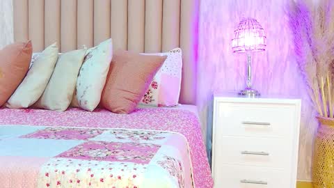 My IG - EmilyParker   online show from 11/17/25, 05:41