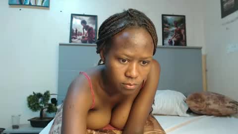 Snapshot of emilyposha chatting on 02/01/25, 03:41 Emilly online show from 02/01/25, 03:41