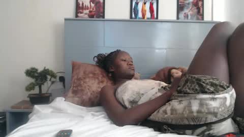 Snapshot of emilyposha chatting on 02/11/25, 08:05 Emilly online show from 02/11/25, 08:05