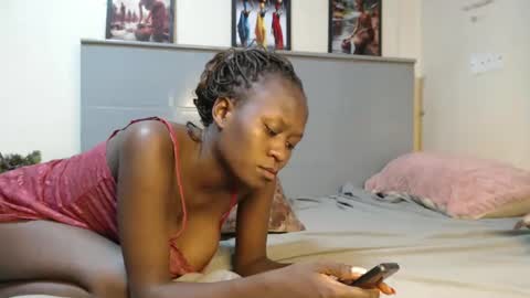 Snapshot of emilyposha chatting on 03/02/25, 12:09 Emilly online show from 03/02/25, 12:09