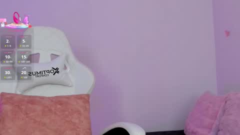 Snapshot of emilyrive chatting on 10/25/25, 09:20 Emily online show from 10/25/25, 09:20