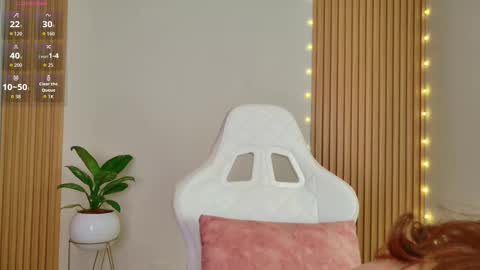 Snapshot of emilyrive chatting on 11/07/25, 09:37 Emily online show from 11/07/25, 09:37