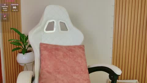 Snapshot of emilyrive chatting on 11/11/25, 09:42 Emily online show from 11/11/25, 09:42